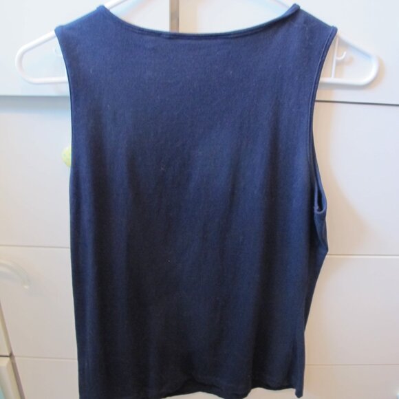 Requirements Sleeveless square neck scoop with decorative neck and pleats. - Picture 3 of 3